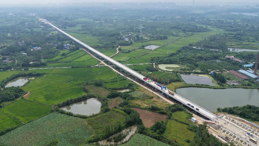 First OCS Mast Erected on the Anhui Section of the Hefei–Wuhan High-Speed Railway